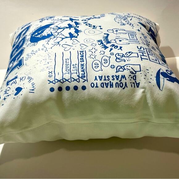 New Taylor Swift 1989 pillows: set of 2 - Picture 6 of 14